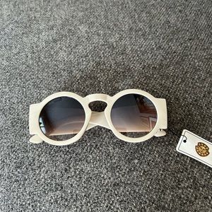 Bundle of 4 sunglasses